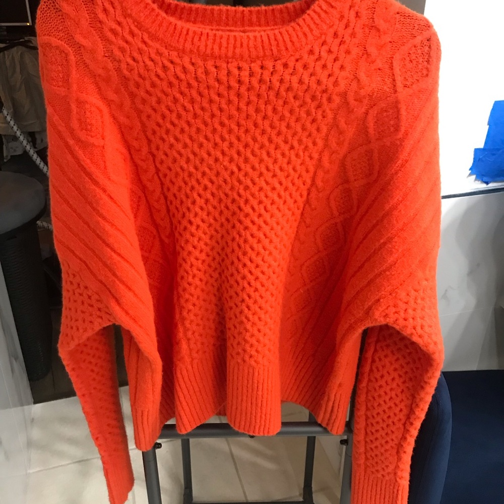 Sweater in fluffy cable in wide sleeve